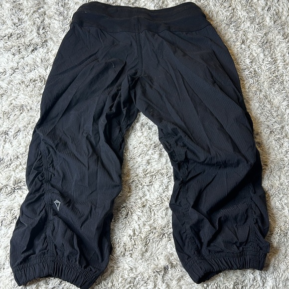 IVIVVA by Lululemon size 8, striped athletic pants in great condition - Picture 4 of 7